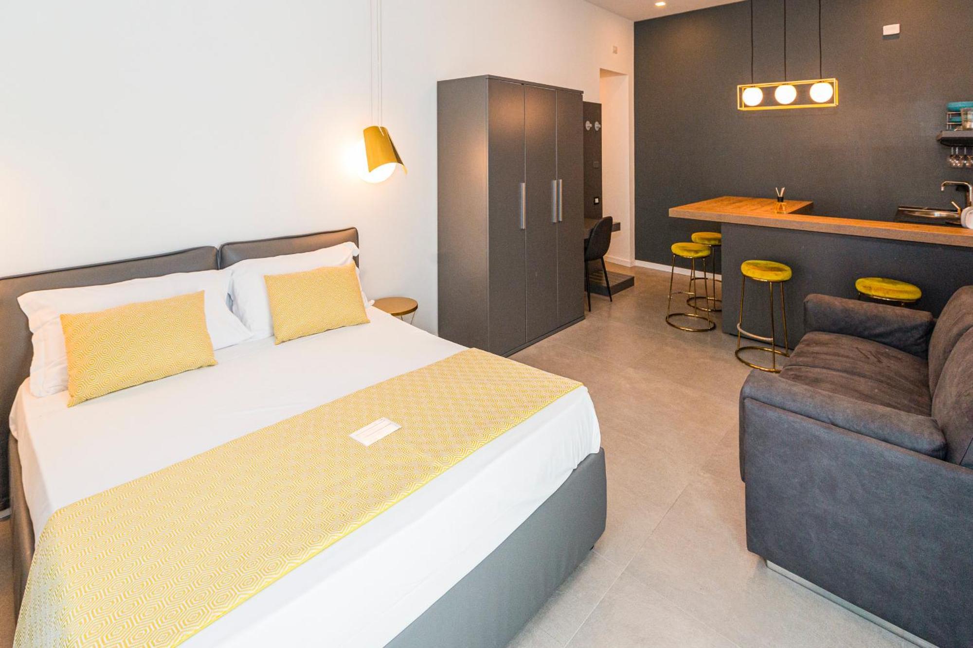 Cortese Bed & Breakfast Napoli Bagian luar foto